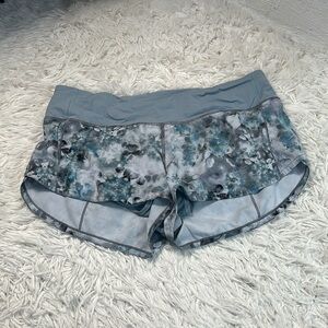 Lululemon Speed Up Low-Rise Short 2.5" Kaleidofloral Multi / Blue Cast